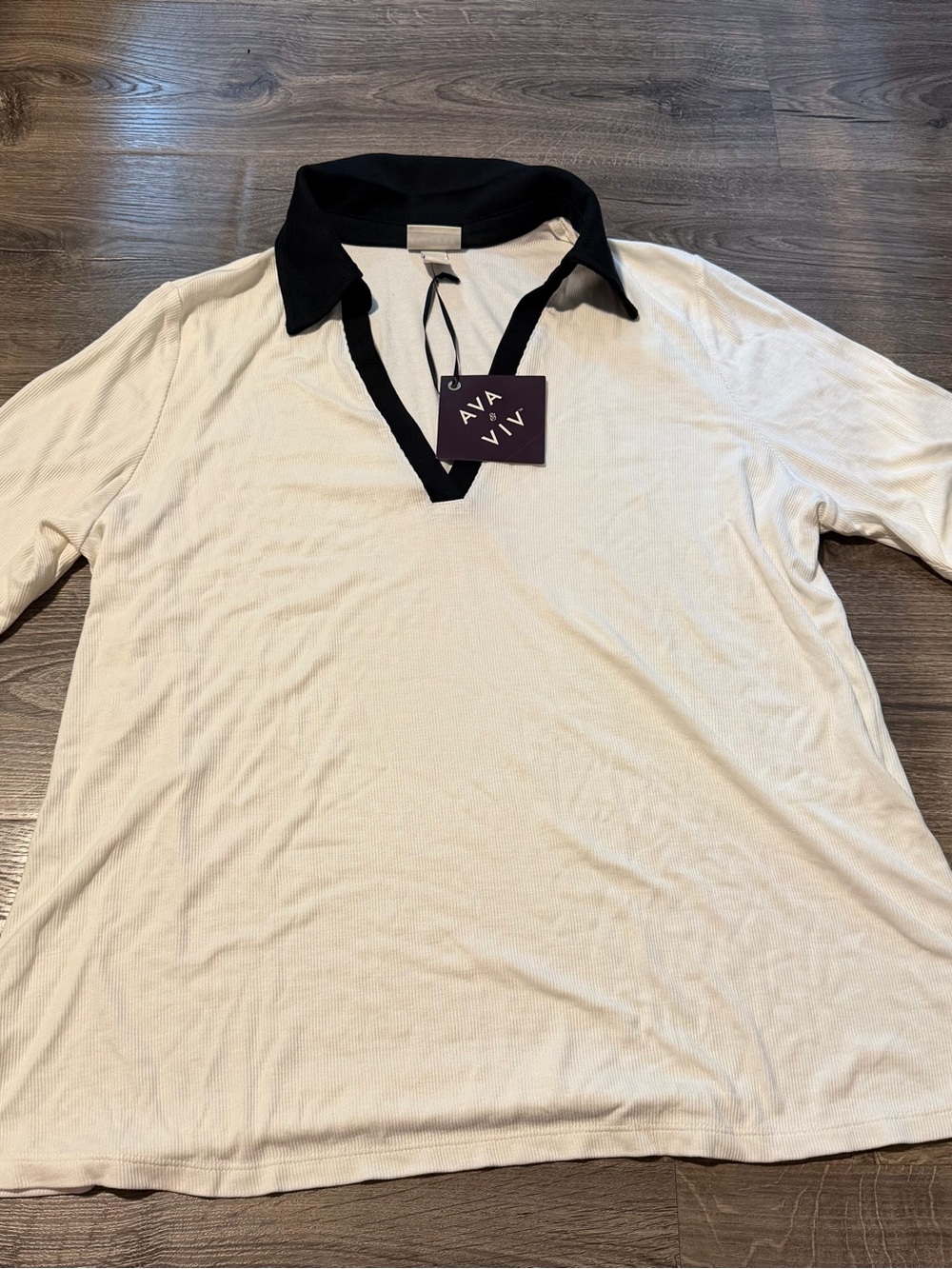 Women’s XXL Ava & Viv Cream Long Sleeve Top with Black Collar